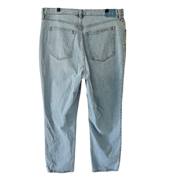 Abercrombie & Fitch Light Wash Distressed The 90s Straight Ultra High Rise Jeans - Picture 8 of 13